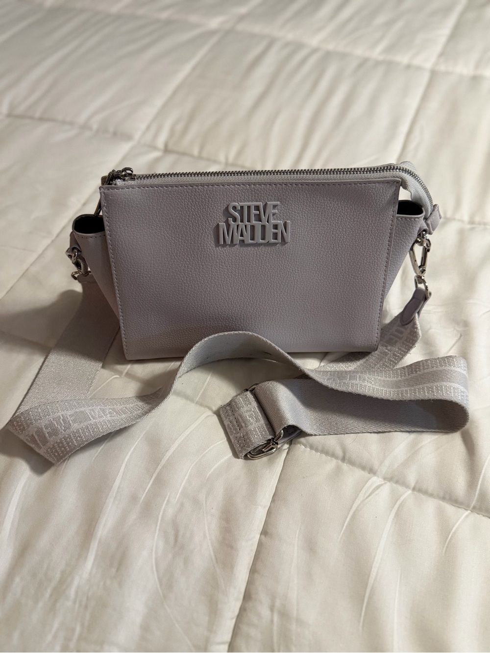 Steve Madden Light Gray Pebbled Crossbody